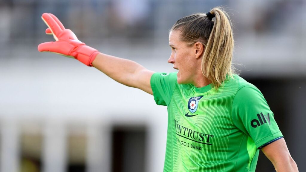 Chicago Stars secure goalkeeper legend Alyssa Naeher through 2026