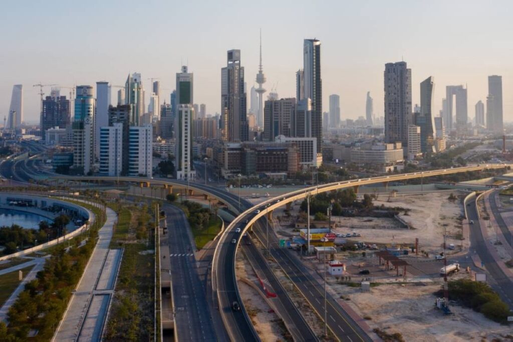 Traffic accidents, deaths, offenses drop sharply in Kuwait in first half of 2025