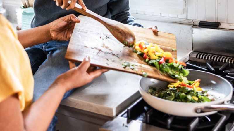 Eating minimally processed meals doubles weight loss even when ultraprocessed foods are healthy, study finds