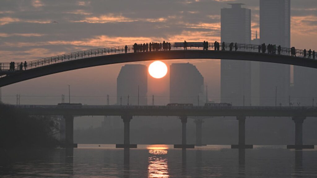 Asia markets trade mixed as investors sell tech names on Wall Street