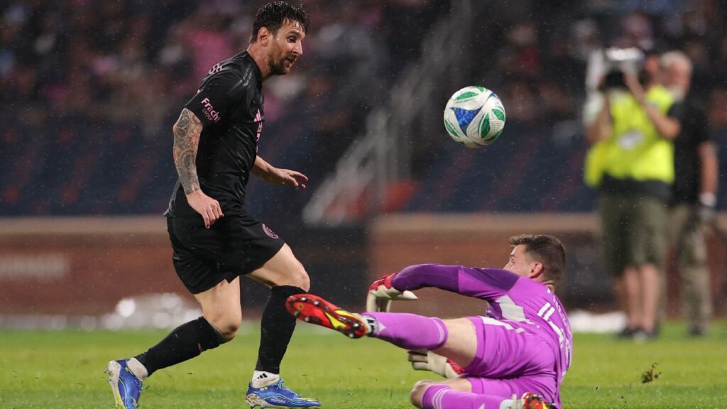 Lionel Messi’s brace helps Inter Miami clinch playoff spot