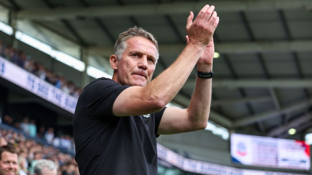 Parkinson ‘humbled’ to join owners in receiving Wrexham award