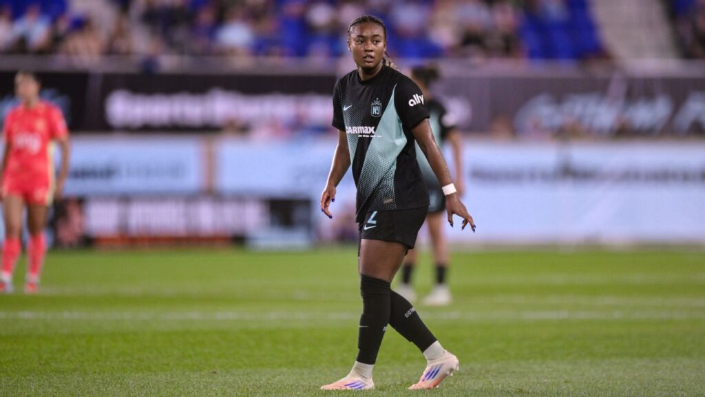 Record signing Jaedyn Shaw shines in stellar Gotham home debut