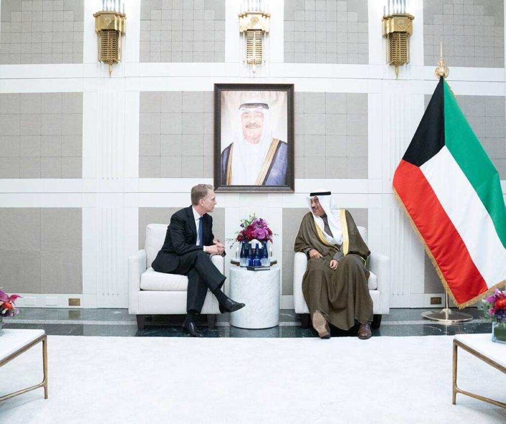 Kuwait Amir Representative holds talks with top business executives