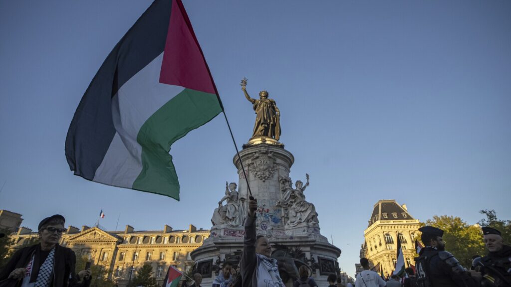 French mayors to fly Palestinian flags despite government orders