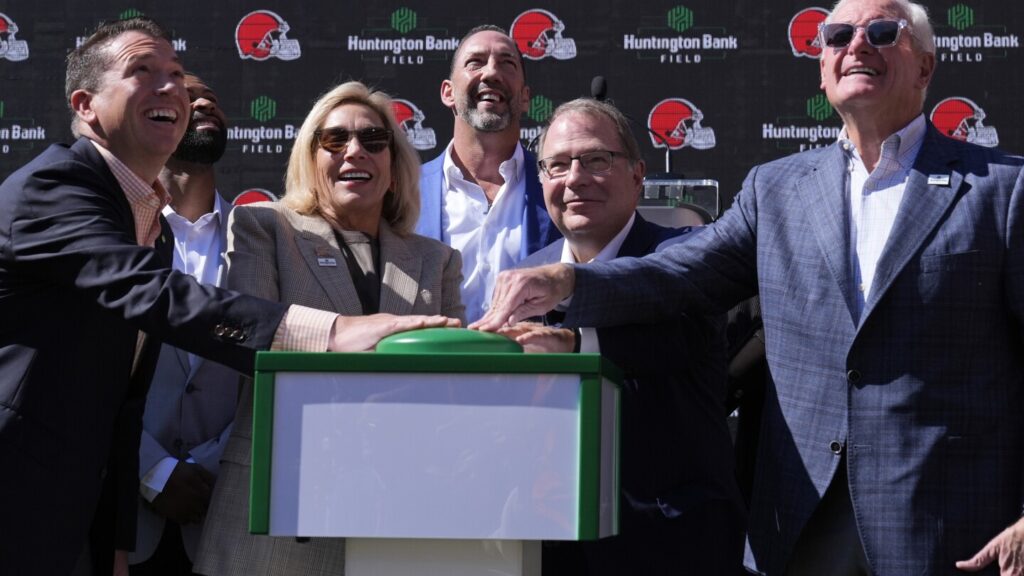Cleveland Browns’ $2.4B stadium gets green light from Ohio transportation regulators