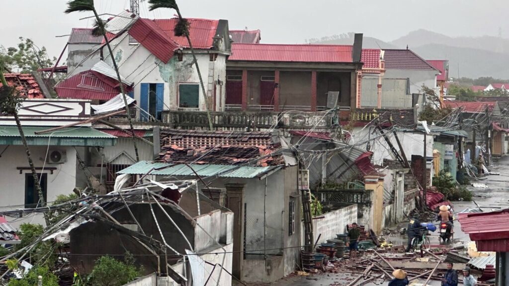 Heavy rains and flooding after Typhoon Bualoi raise death toll to 19 in Vietnam