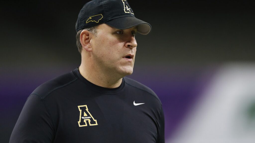 UCF offensive line coach Shawn Clark dies at 50