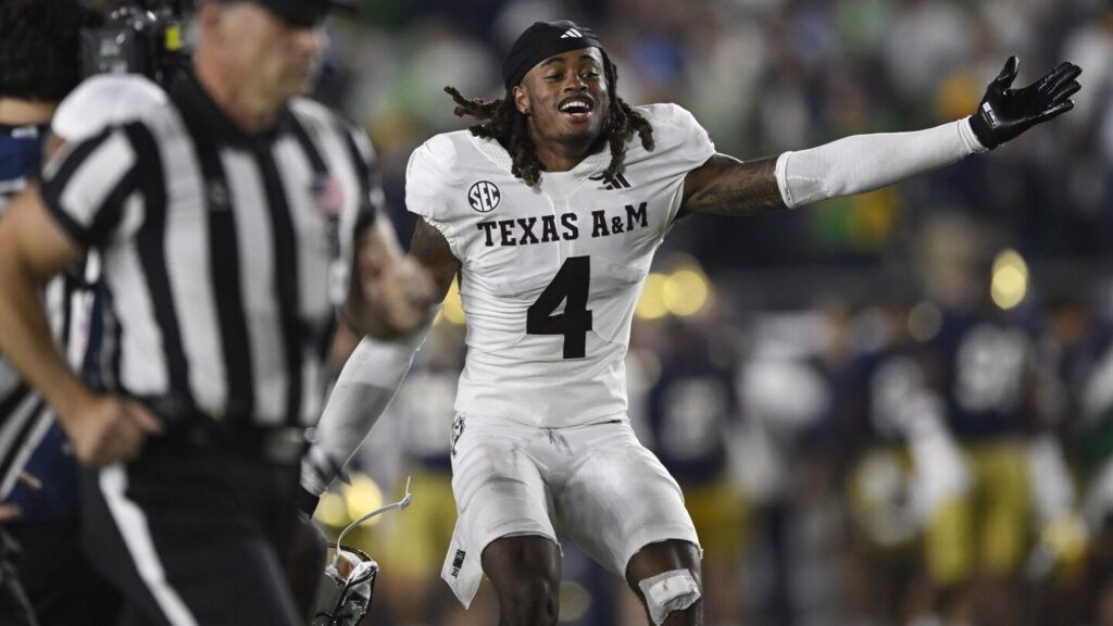 AP Top 25: Texas A&M to No. 10, Notre Dame still ranked at 0-1