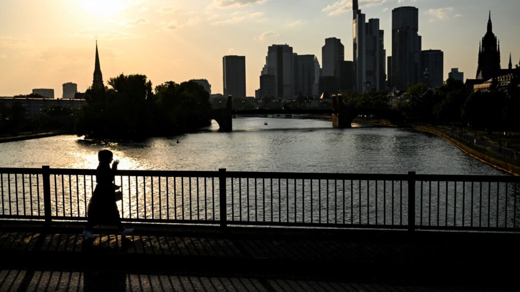 Credit concerns reach European markets as bank stocks slide over 2%