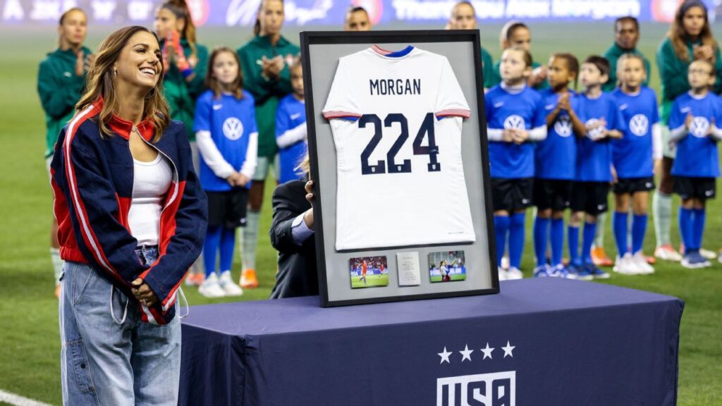 USWNT pays tribute to Alex Morgan at Portugal friendly