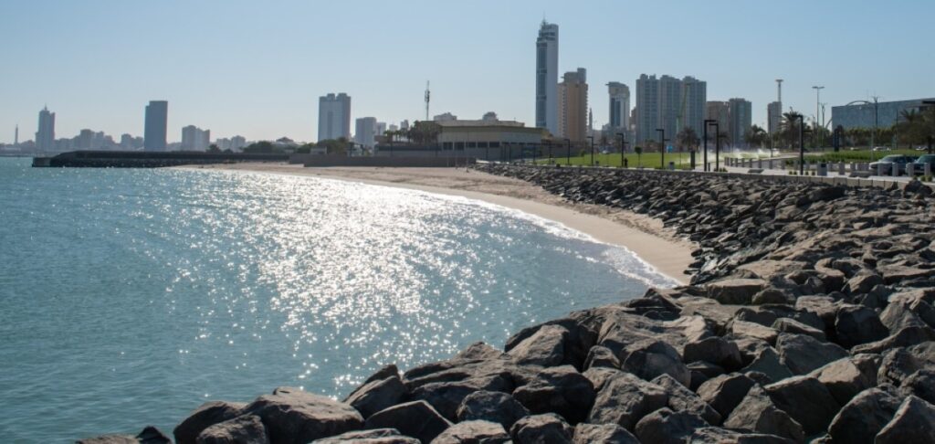 Meteorologist forecasts hot weekend and chance of dust