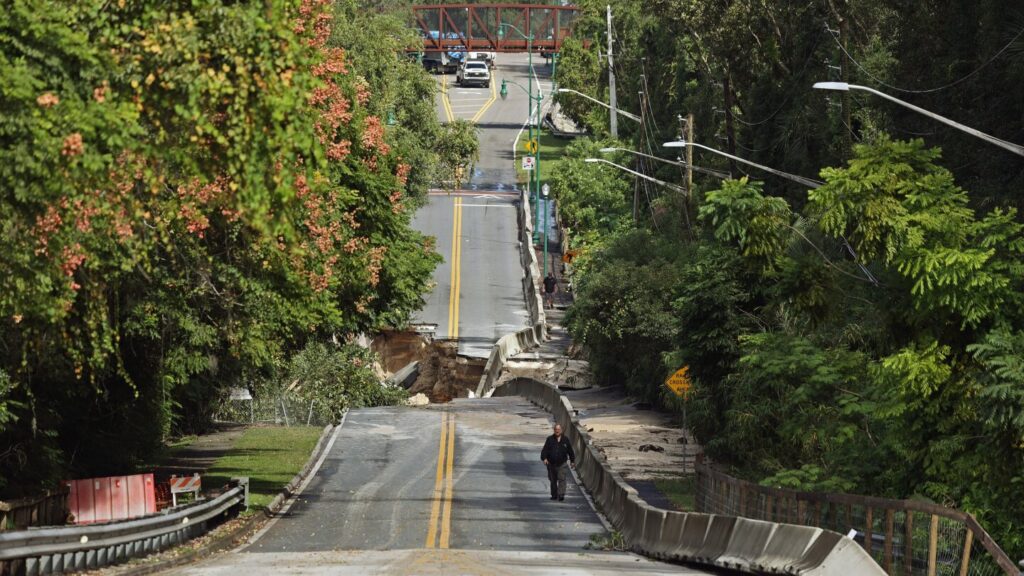 Flooding rains stranded cars and inundated roads in central florida