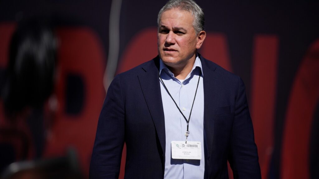 Jets sued by former executive over alleged retaliation for misconduct claims against team president