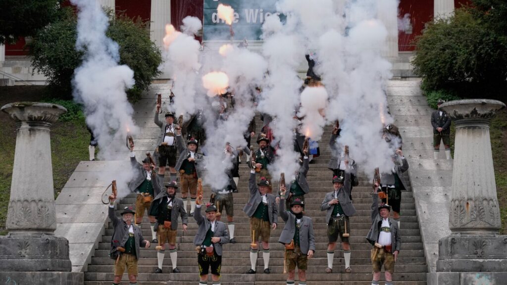 Oktoberfest ends Sunday with the traditional Bavarian salute