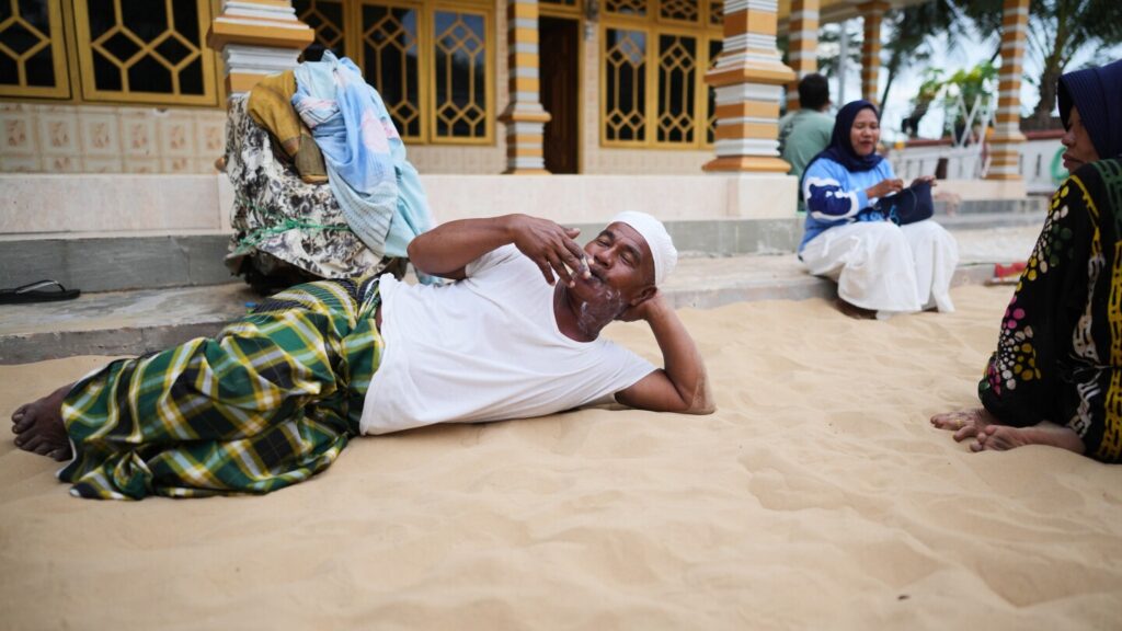 PHOTO ESSAY: Indonesia’s village keeps tradition of life on sand
