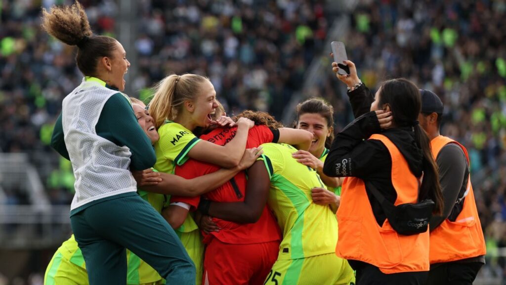 Washington Spirit survive as Trinity Rodman leads from bench