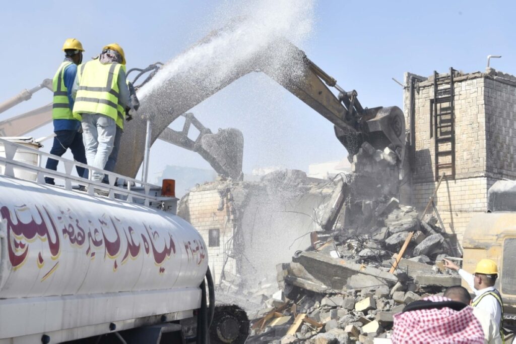 Derelict Jleeb buildings razed | Kuwait Times Newspaper
