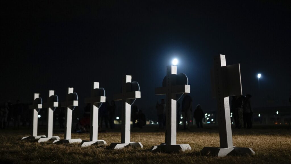 Moment of silence held for UPS crash victims before No. 14 Louisville hosts California