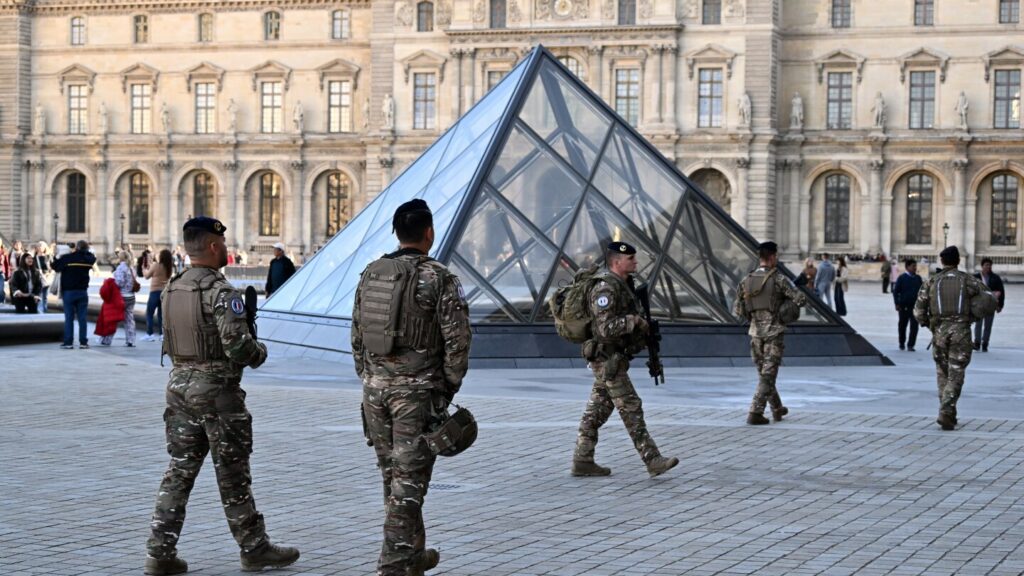 Paris prosecutor says 2 Louvre jewels heist suspects were previously convicted together