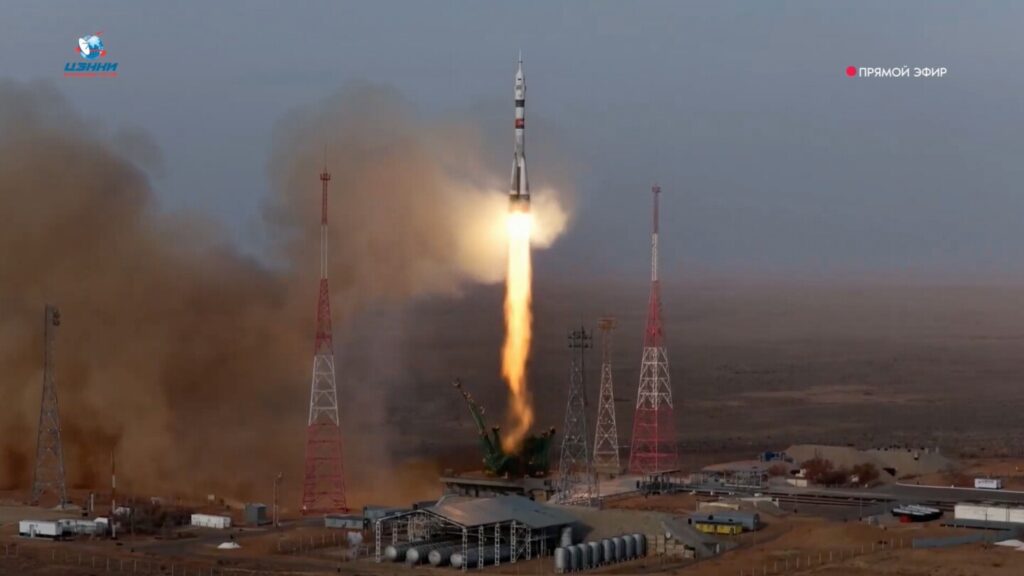 US-Russian crew of 3 blasts off to the International Space Station
