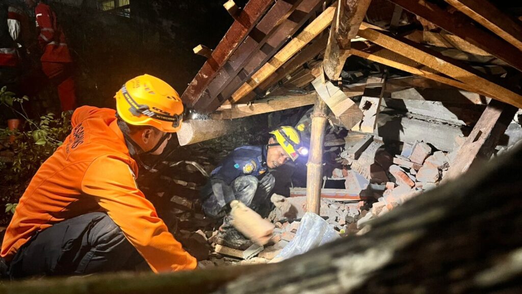 Landslide in Indonesia kills 2