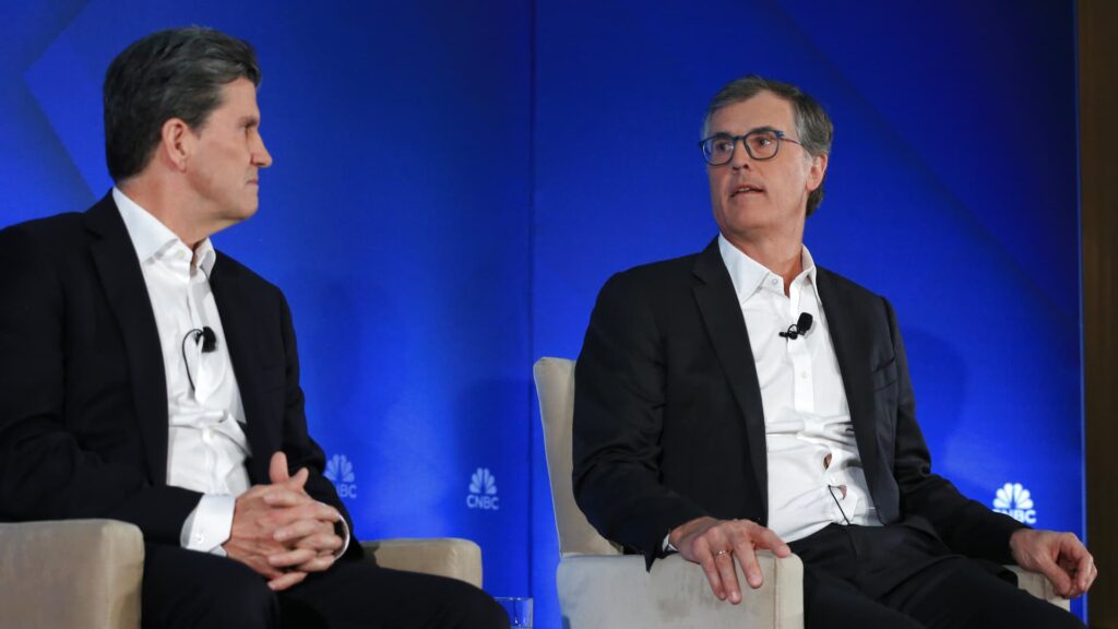 Retail boom in alternative assets: Risk, liquidity and portfolios