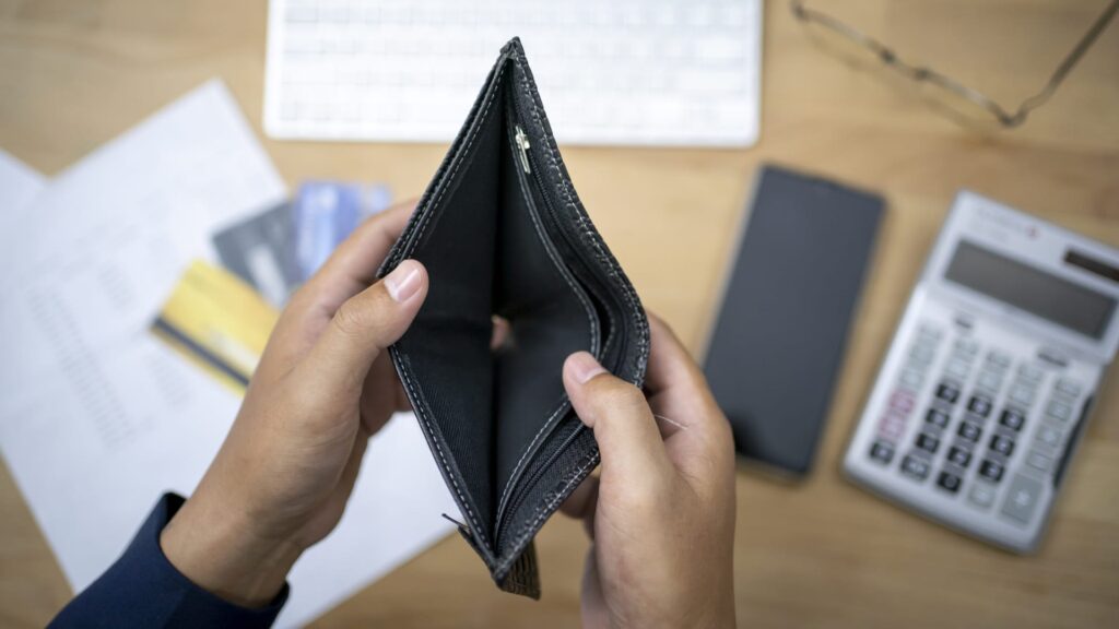 Why more workers are moving away from traditional paycheck cycle