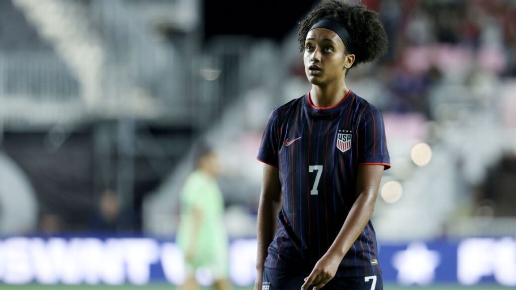 Emma Hayes sets high bar for USWNT teen Lily Yohannes