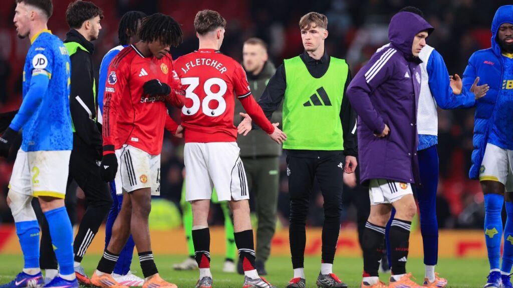 Manchester United booed off field in draw, make ‘no excuses’