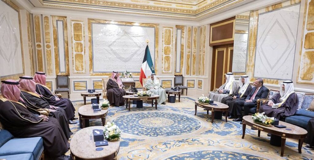 Kuwait Amir receives Saudi Minister of State, Cabinet member