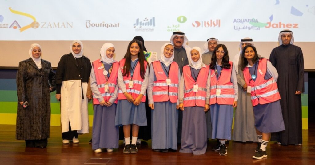 Minister and ‘Amniyah’ honor schools for plastic waste collection