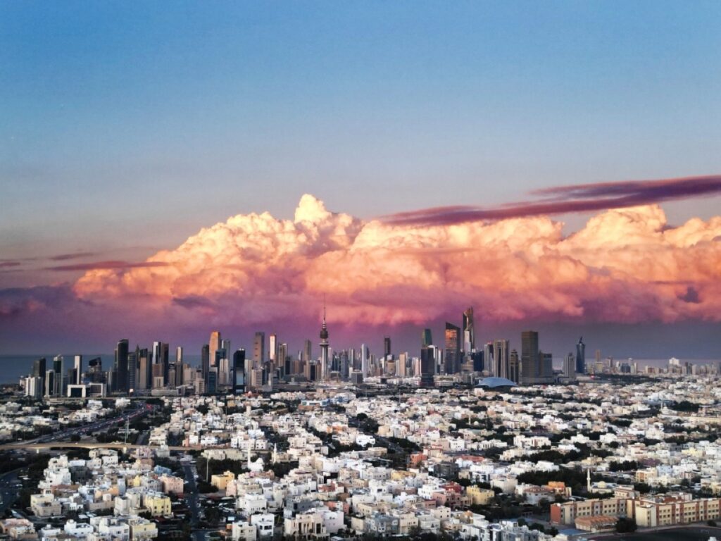 Clouds blanket Kuwait skyline | Kuwait Times Newspaper