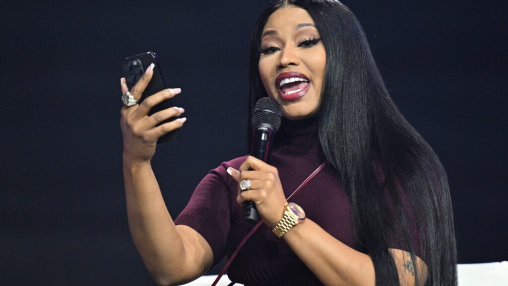 Nicki Minaj praises Trump, Vance at Arizona conservative event