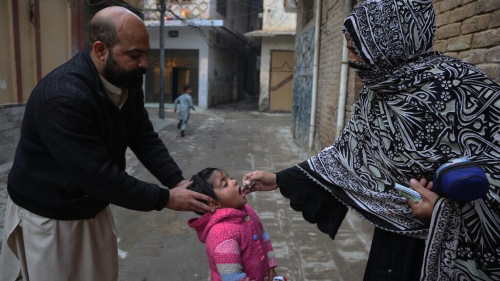 Pakistan begins last anti-polio vaccination drive of the year after surge in new cases