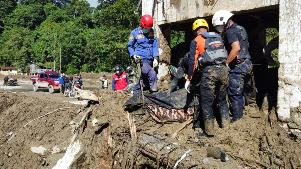 Indonesia, Sri Lanka and Thailand begin recovery from devastating floods