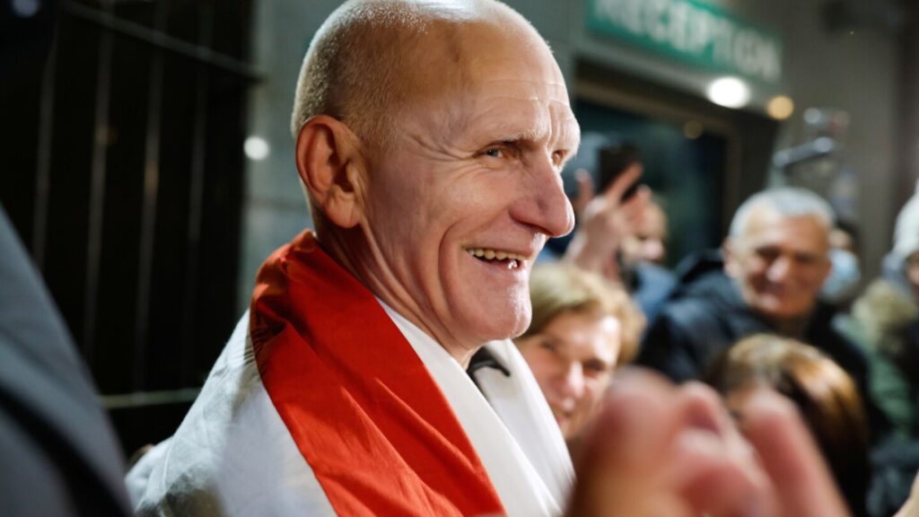 Who are some of the notable prisoners released by Belarus after US talks?