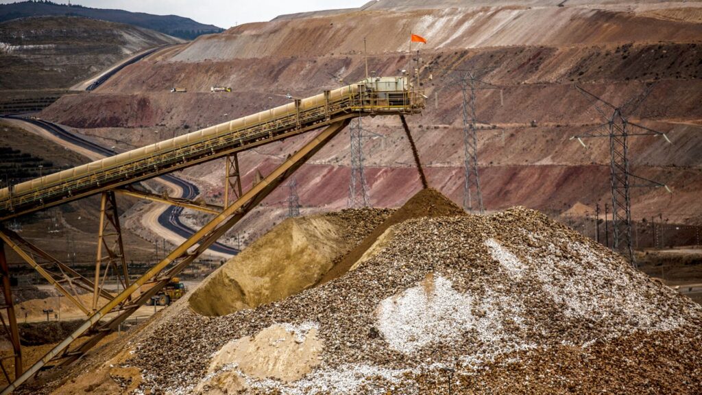 Stocks making the biggest moves midday: NEM, AAPL, SNDK, DECK