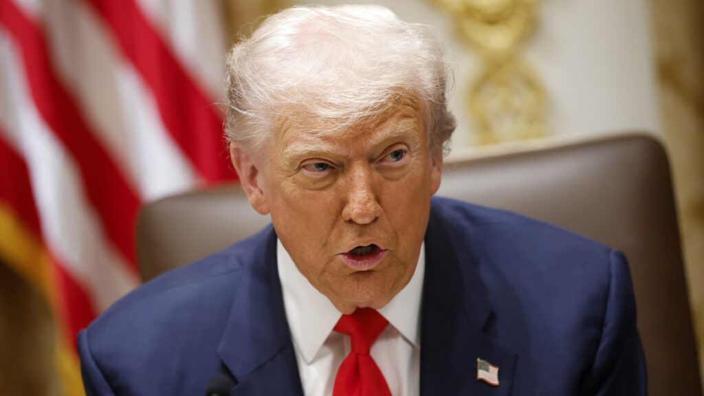 Trump holds Cabinet meeting at White House