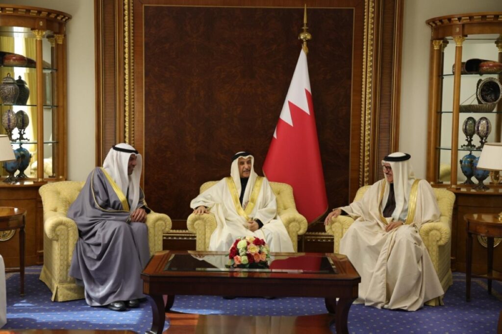 Kuwait, Bahrain review cooperation in investment, security, development